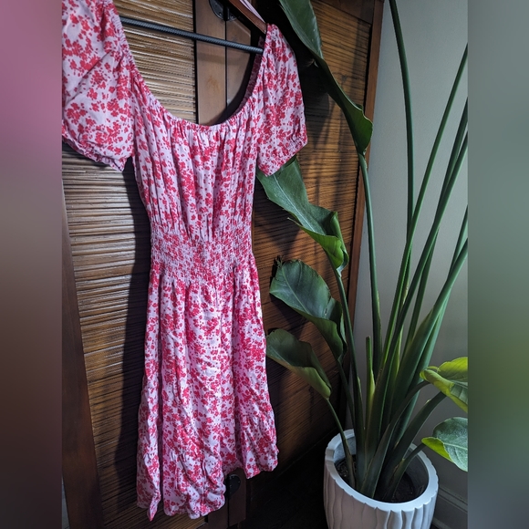 NWT Cupcakes and Cashmere Pink and Red Floral Off Shoulder Dress Size Small - Picture 4 of 4